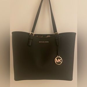Michael Kors Jet Set purse